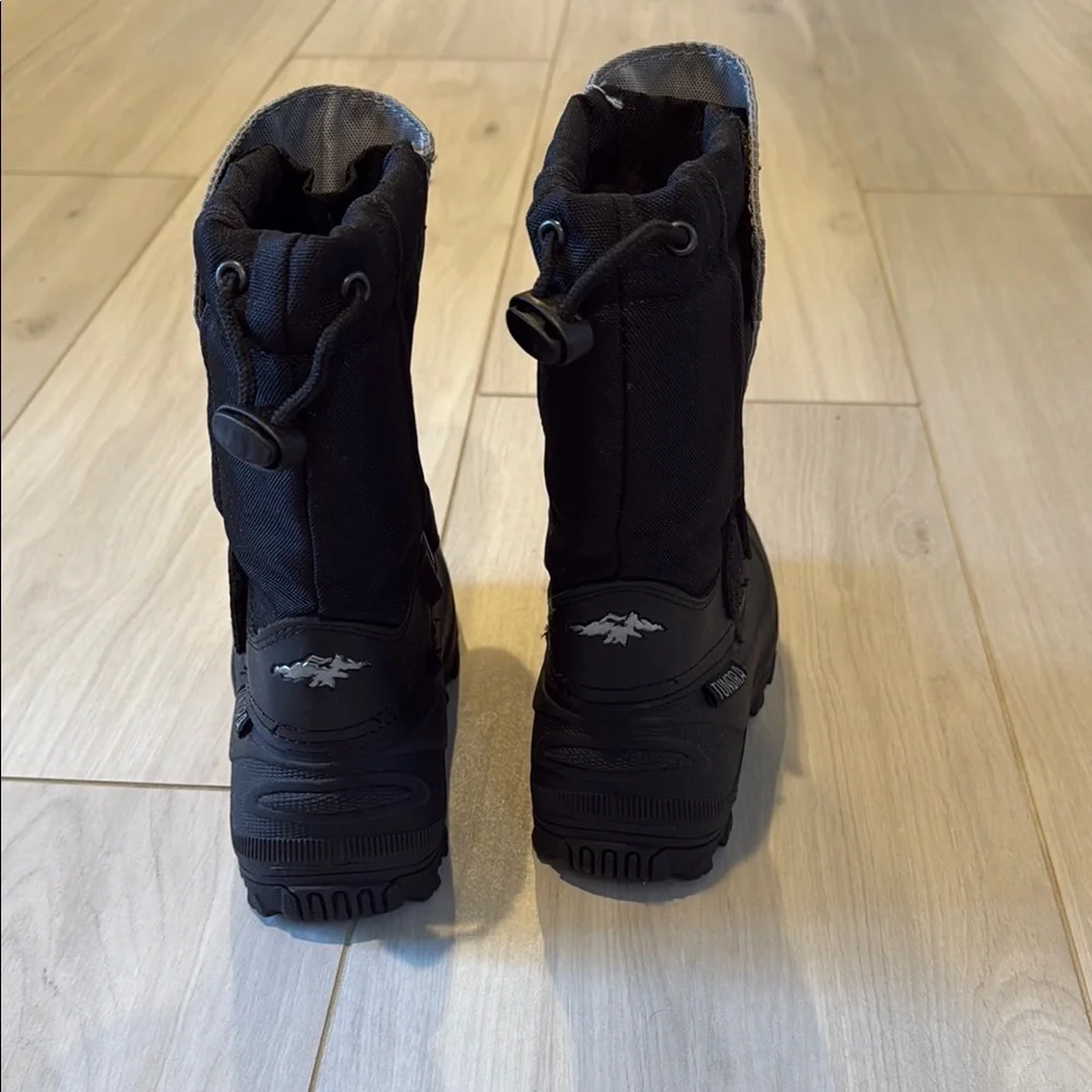 Kids Quebec boots by Tundra, size 13